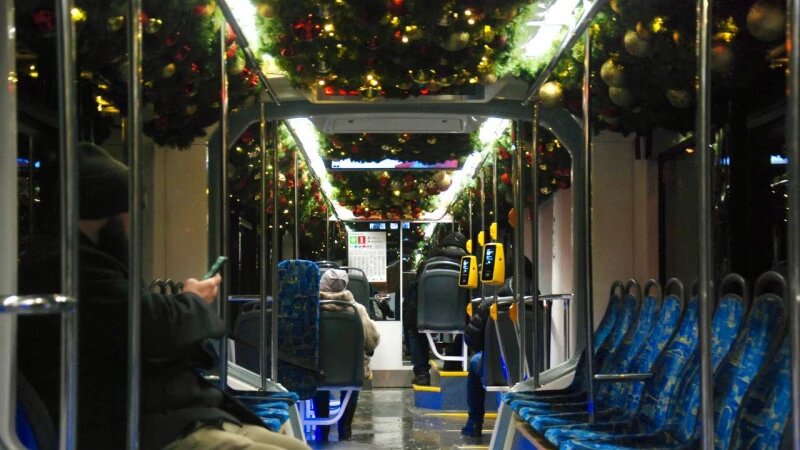     Москву украсили к Новому году Baza