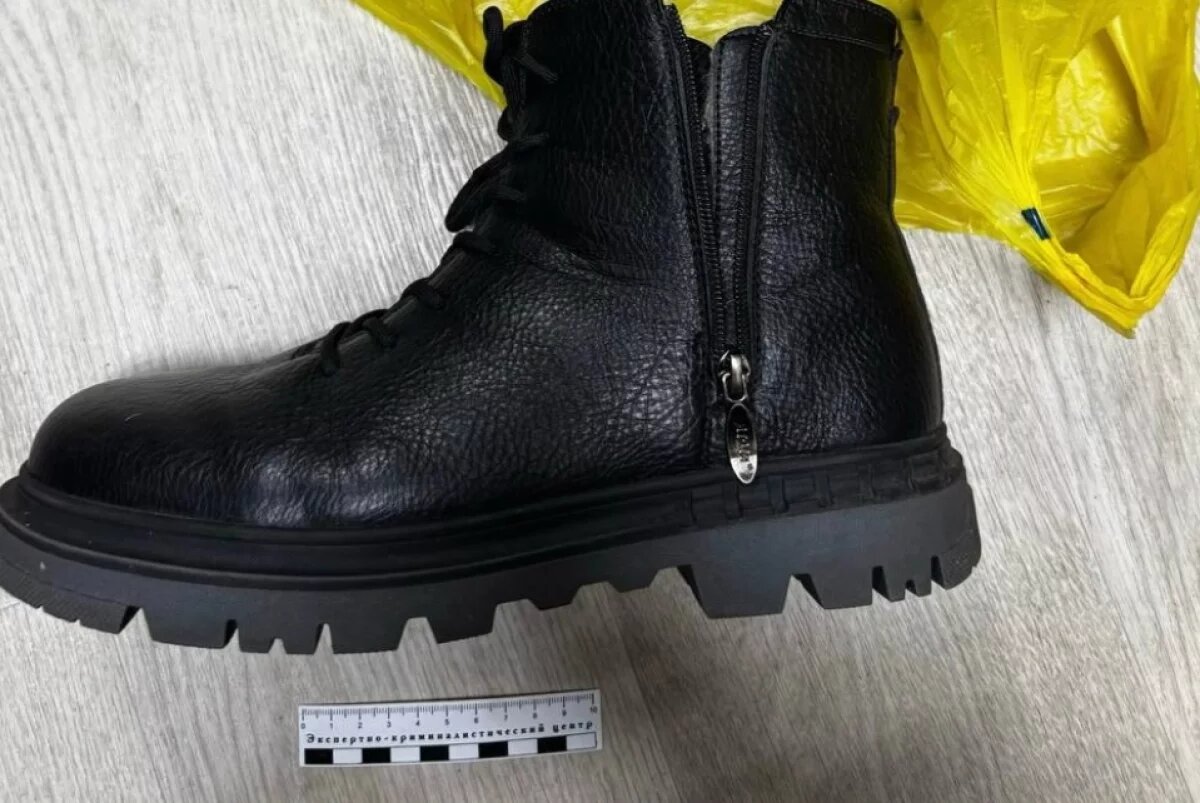    Хабаровчанин украл у подростка-попутчика зимние ботинки и телефон