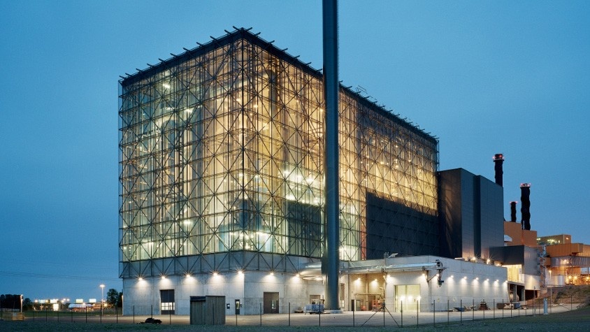 Мусоросжигательный завод в шведском городе Линчёпинге. Он принадлежит энергетической компании, генерирующей тепловую энергию