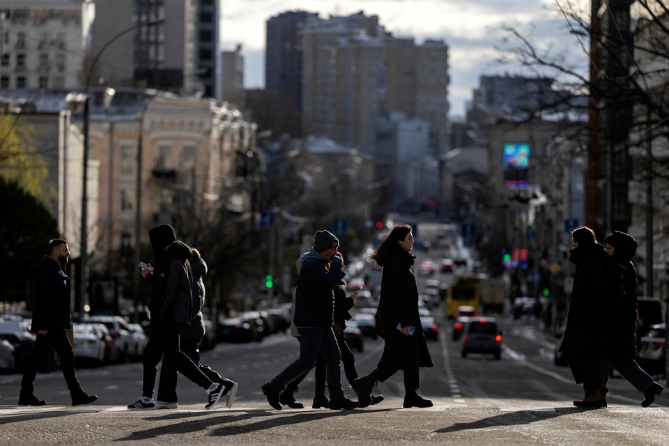    В Киеве обсуждают и боятся мобилизации 18-летних. О ней все настойчивее говорят американцы. REUTERS