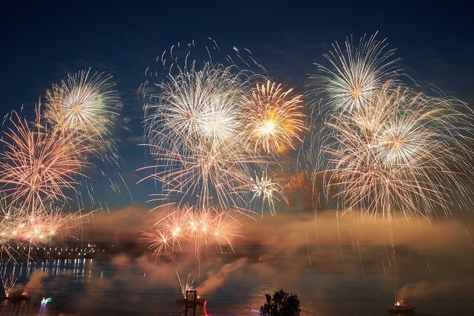    При использовании фейерверков нужно соблюдать технику безопасности Николай ОБЕРЕМЧЕНКО