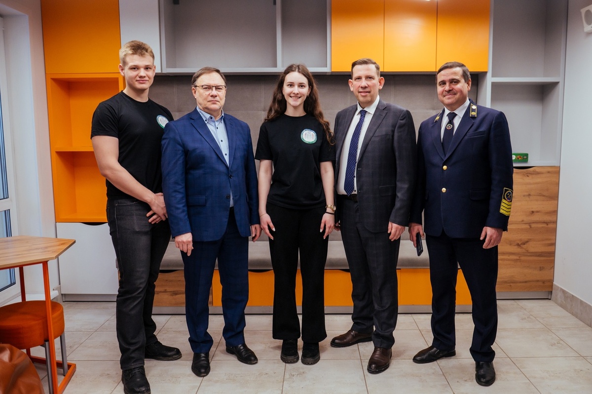 экскурсия по общежитию №4 
Источник: https://vk.com/news_kuzstu?w=wall-34199455_20013 