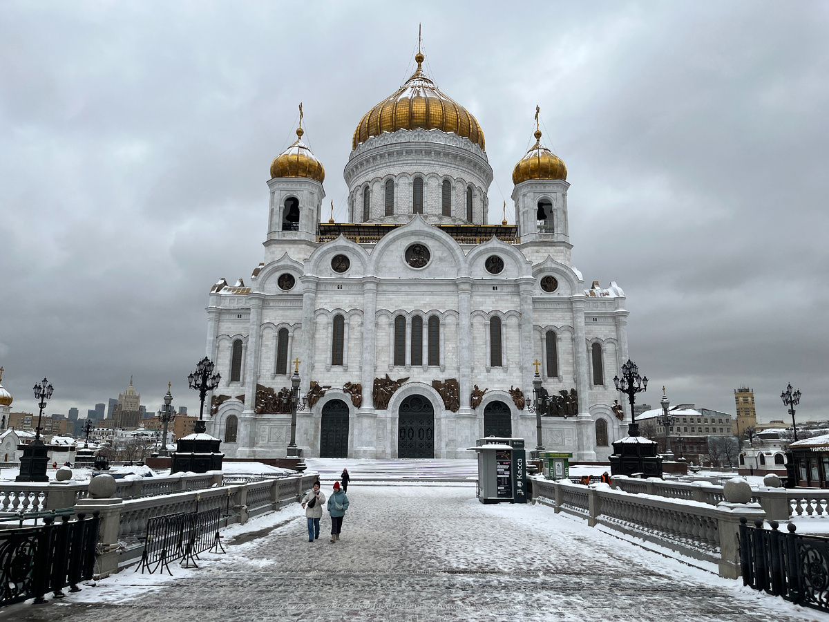 Храм Христа Спасителя. Вид с Патриаршего моста. Декабрь 2024.