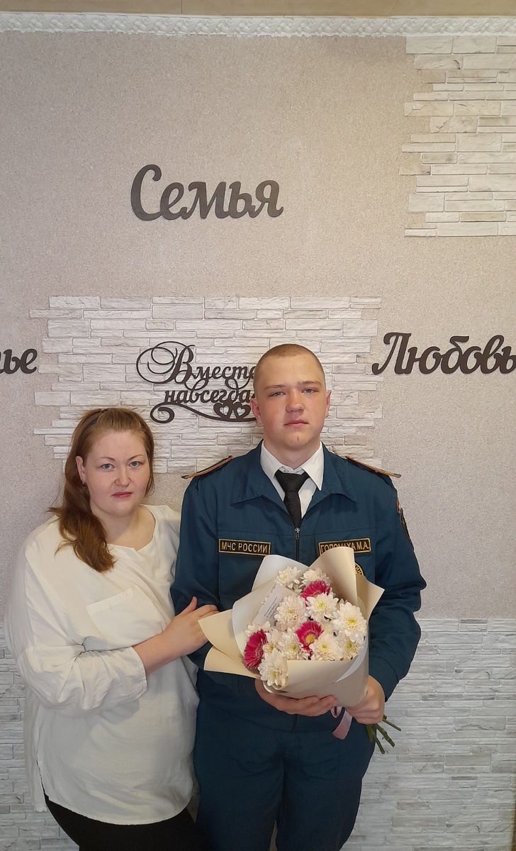 Уже 9 класс, последний звонок .