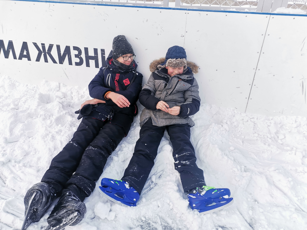 Лёня отдыхает с другом