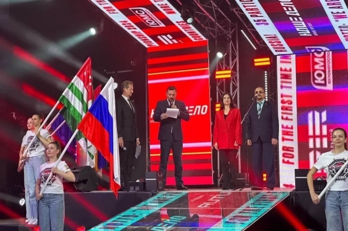    Знаменитый боец посетил турнир в Югре.