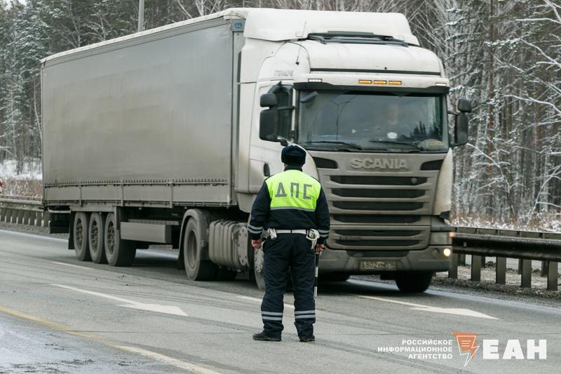    ЕАН / Из бензобака машины произошел разлив бензина