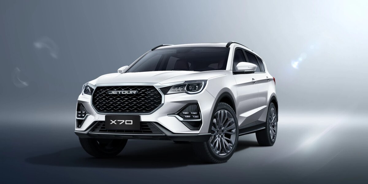 Jetour X70 в версии для российского рынка предложен в единственной комплектации по цене 2 649 000 рублей (РРЦ). Агрегаты: 1,5-литровый турбодвигатель (147 л. с.) + робот 6DCT.