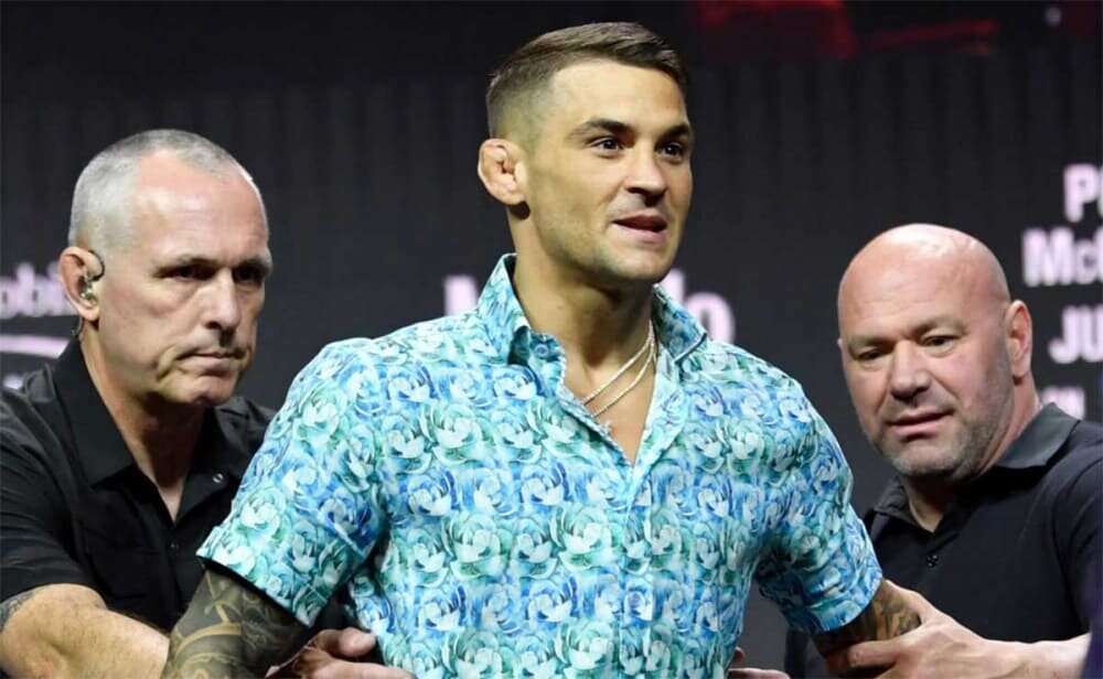 Глава UFC, Дана Уайт, подтвердил информацию о том, что в настоящий момент организация работает над поединком с участием Дастина Порье, которым американец попрощается с фанатами и завершит профессиональную карьеру.

«Да, у нас самый разгар переговоров о том, как он хочет завершить свою карьеру», - заявил руководитель организации на пресс-конференции в Тампе, комментируя недавнее заявление «Бриллианта» в социальной сети.

Тремя днями ранее бывший временный чемпион UFC в легком весе сообщил о том, что готов провести свой «последний танец».

«У меня кое-что запланировано для вас. Ждите, я иду. Последний танец, как и обещал. Да будет кровь. Скоро увидимся», - написал Порье.

В июне текущего года Дастин Порье предпринял третью неудачную попытку завоевать действующий чемпионский пояс, на UFC 302 в Ньюарке уступив удушением в пятом раунде Исламу Махачеву.

В настоящий момент 35-летний американский боец занимает четвертую строчку в рейтинге легковесов UFC.

