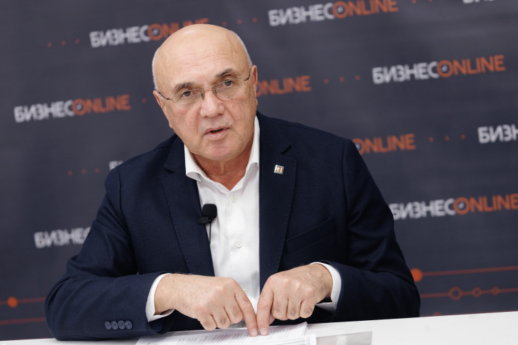    Раузил Хазиев: «Наша стратегия — строить и строить энергетические мощности».   
Фото: Сергей Елагин