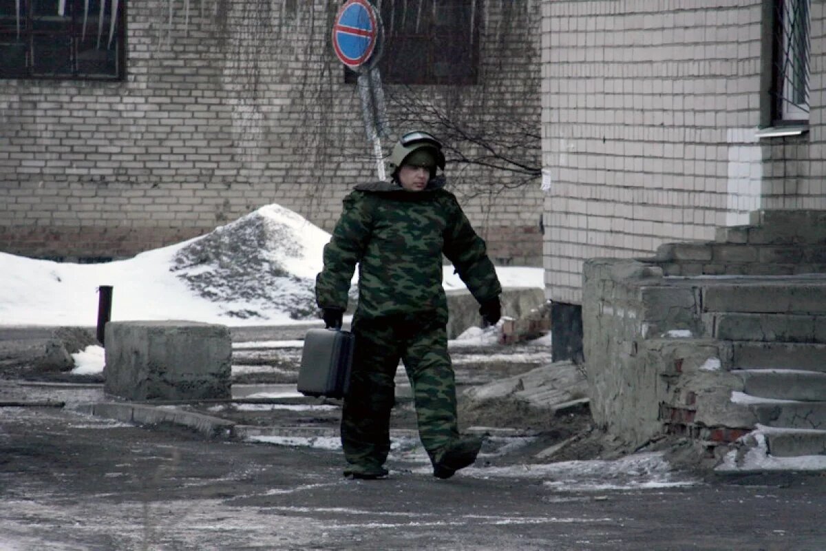    Взрывотехники успешно обезвредили части ракет после атаки на Таганрог