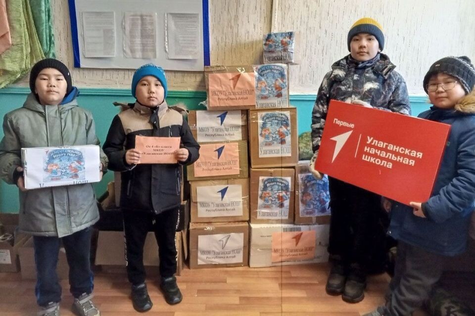    Активисты "Движения Первых" из Республики Алтай. Источник: altai-republic.ru