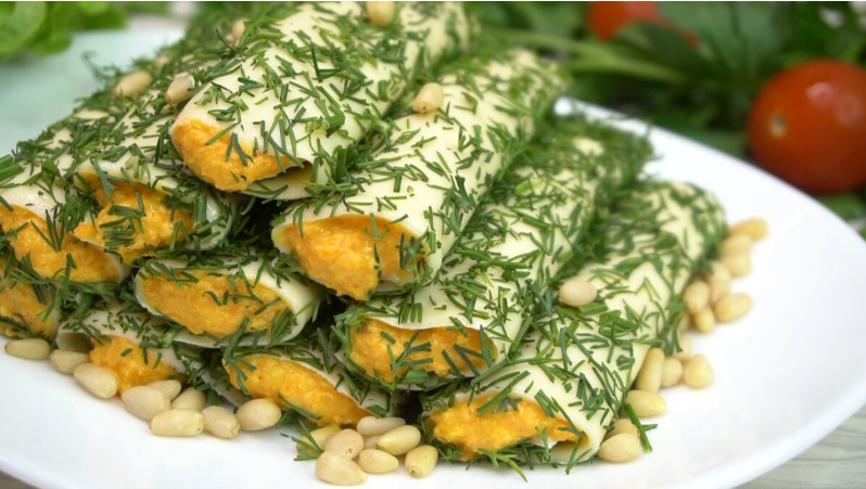 Просто корейскую морковь пробиваю блендером и заворачиваю в сыр: вкусная закуска на праздничный стол.