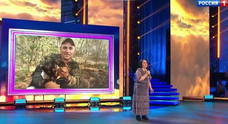    Оренбурженка спела песню в память о погибшем сыне в программе Андрея Малахова Оренбуржье