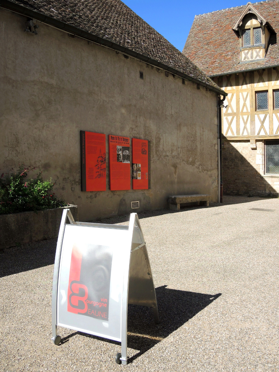 Найти очень просто! Сразу за собором. Но куда бы не пойдешь по Бону, все равно здесь окажешься ☺️ 