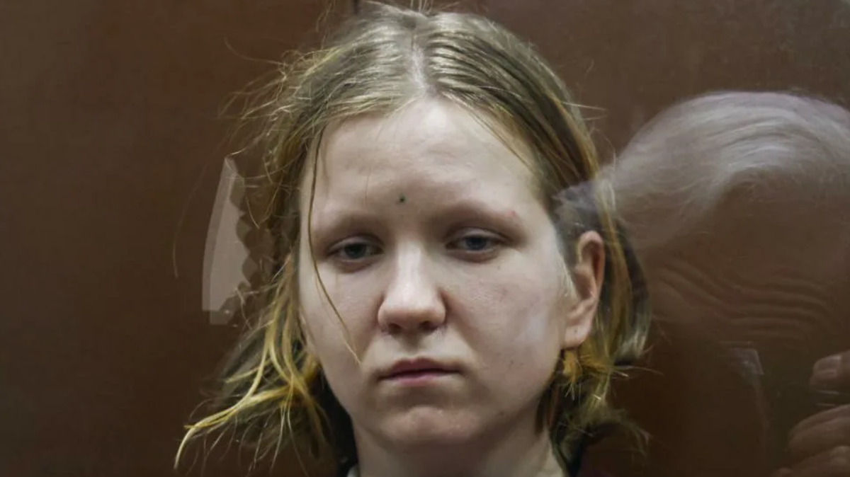 Она выйдет на свободу уже через 25 лет, т.к. почти два года отсидела. А поскольку у нее общий режим, то день в СИЗО считается за полтора.   