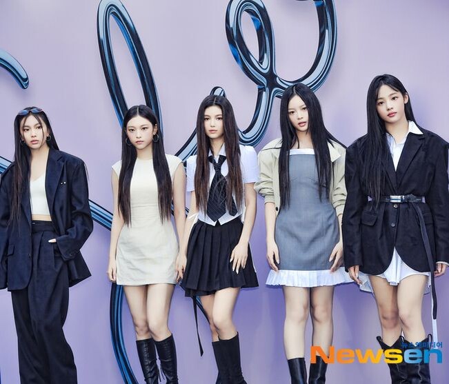    «Мы свободны» NewJeans просто игнорирует осуждения ассоциаций, продолжая независимое продвижение