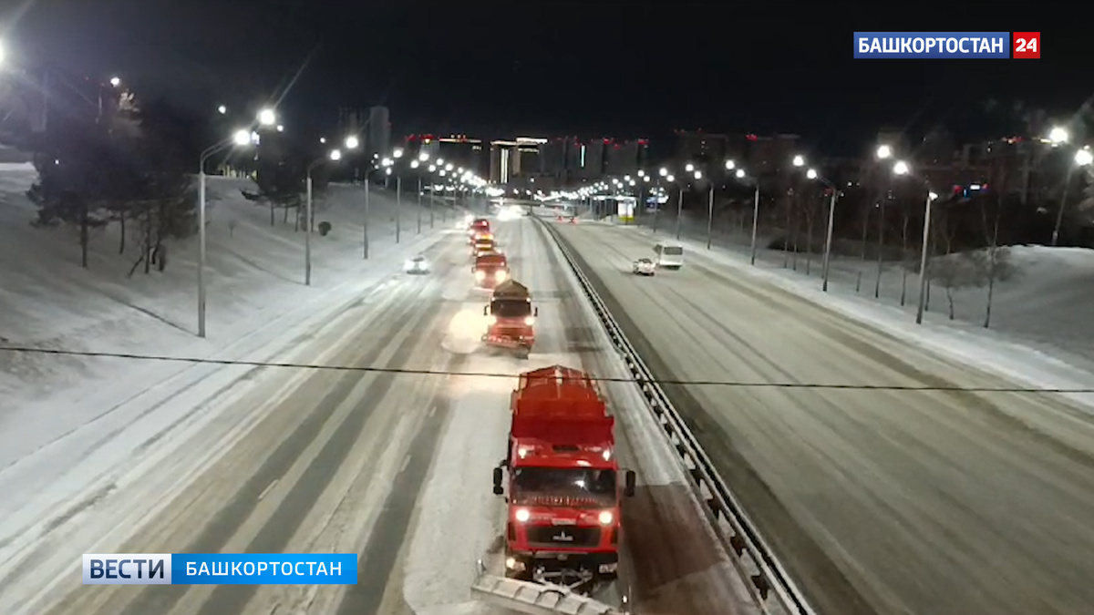    За прошедшую ночь с улиц Уфы вывезли более 8 тысяч кубометров снега