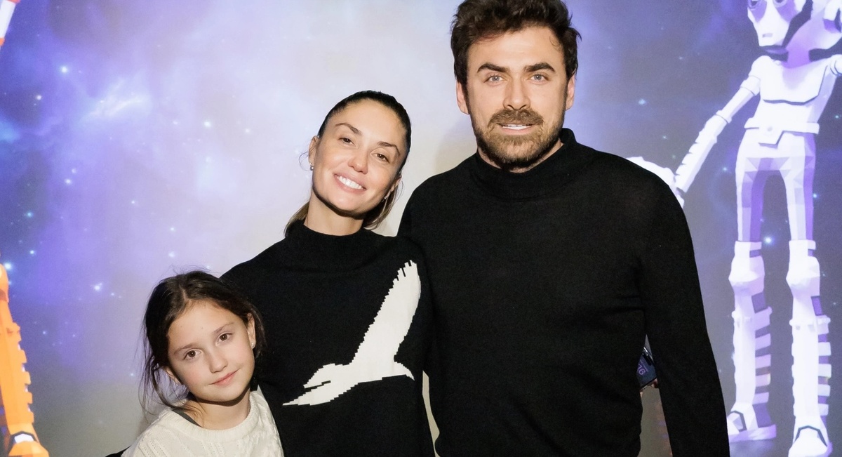 Агата Муцениеце с дочерью и Петром Дрангой. Социальные сети