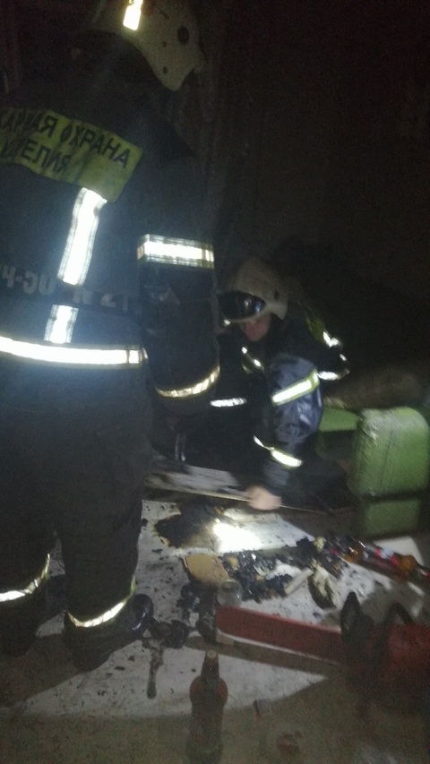    Пожарные спасли жителя Карелии, разведшего костер посреди комнатыpxhere.com