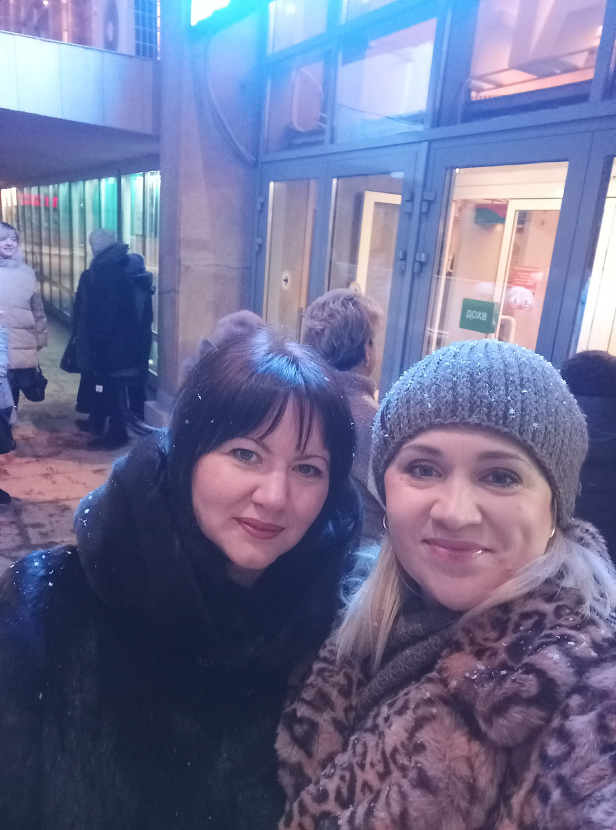 Мы у входа в театр