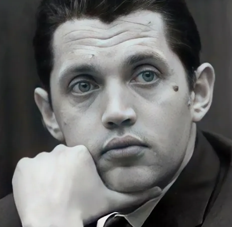 Роберт Рождественский, изображение из открытых источников