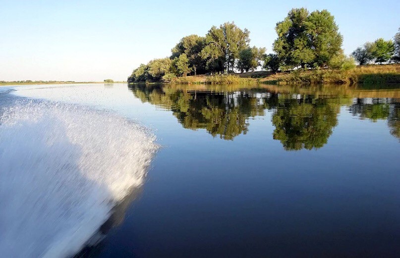 Это река Ахтуба во время разлива