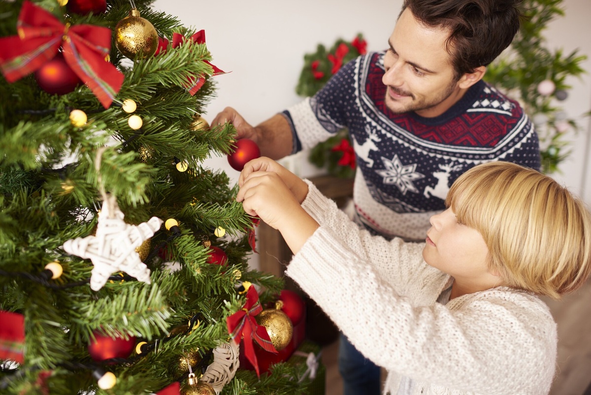     Сколько гирлянд нужно на ёлку: безошибочный способ определить нужное количество