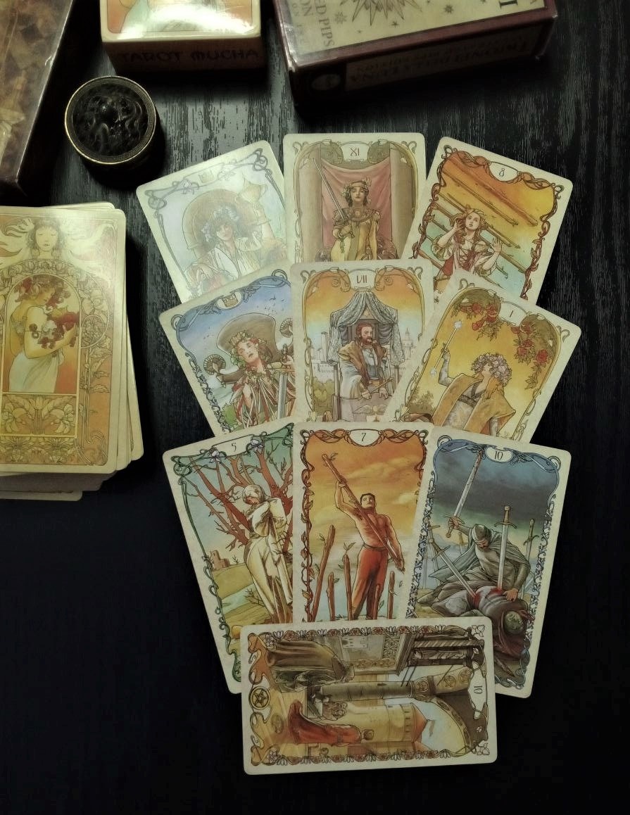 Ответ смотрим на колоде "Таро А.Мухи"