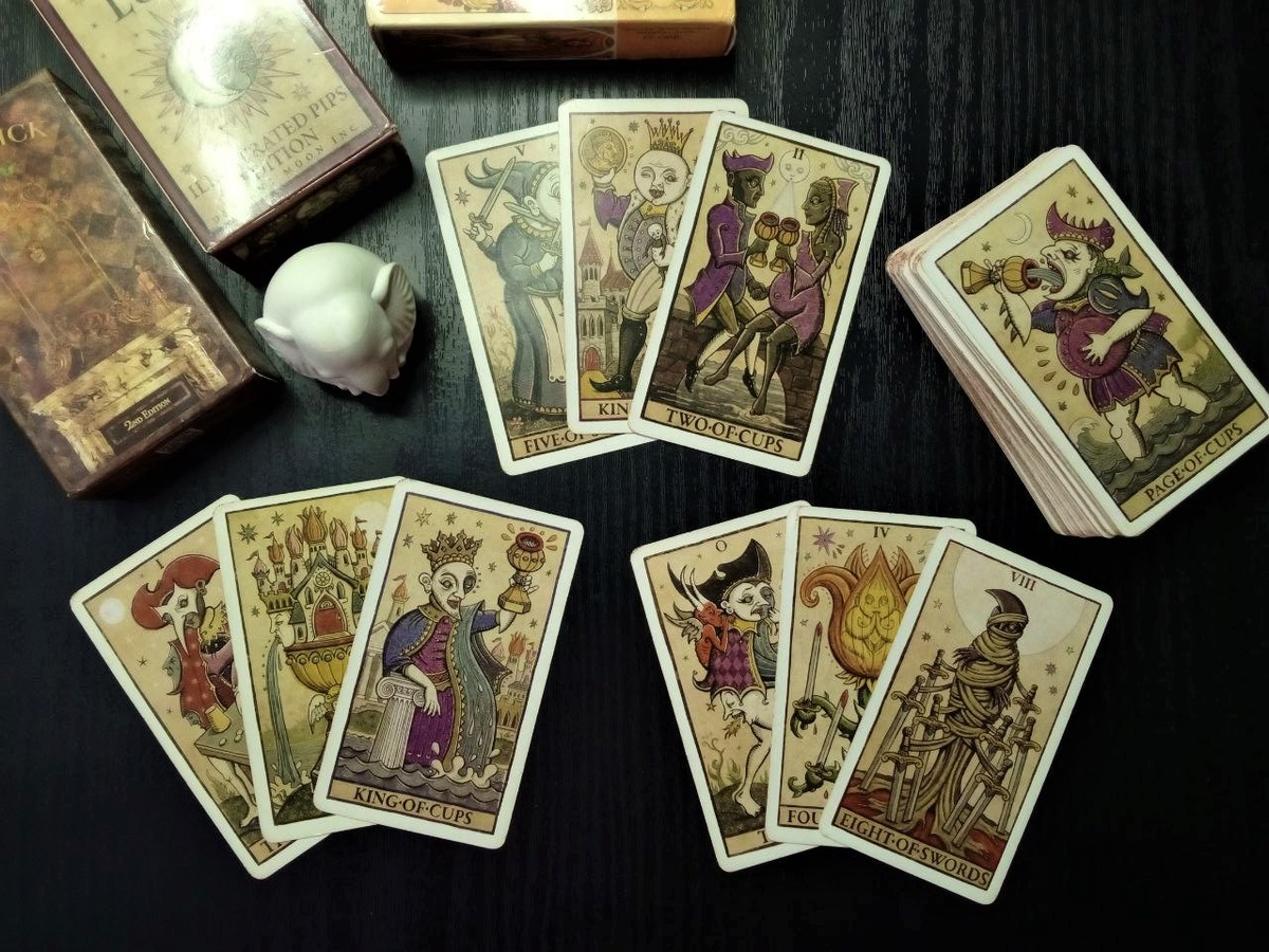 Ответ смотрим на колоде "Таро Триумфальной Луны"