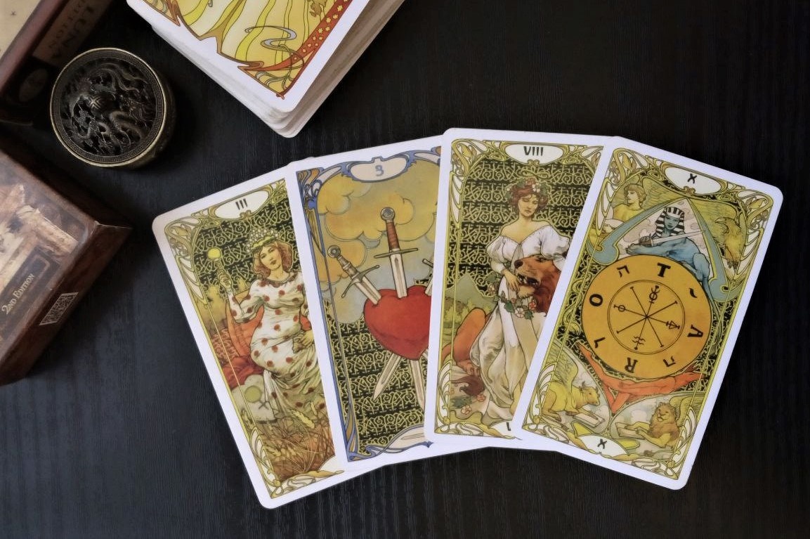 Ответ смотрим на колоде "Золотое таро Арт-Нуво"