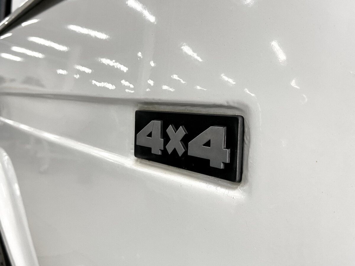 ВАЗ-2329 - наш ответ американцам. Источник иллюстрации - auto.ru