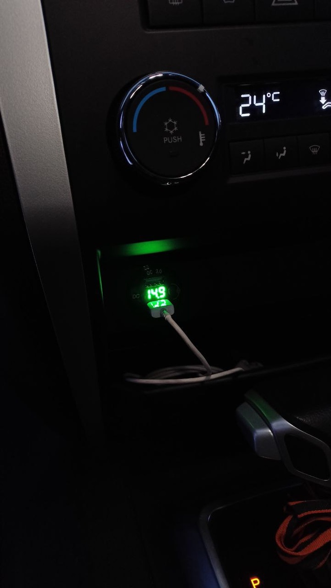 Напряжение при прогреве на холостых оборотах