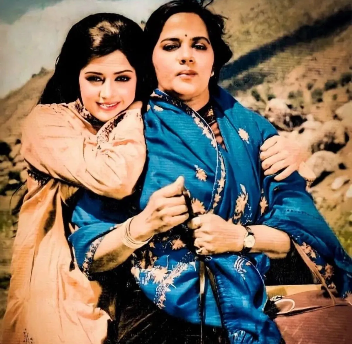 Хема Малини с мамой. Фото из свободных источников