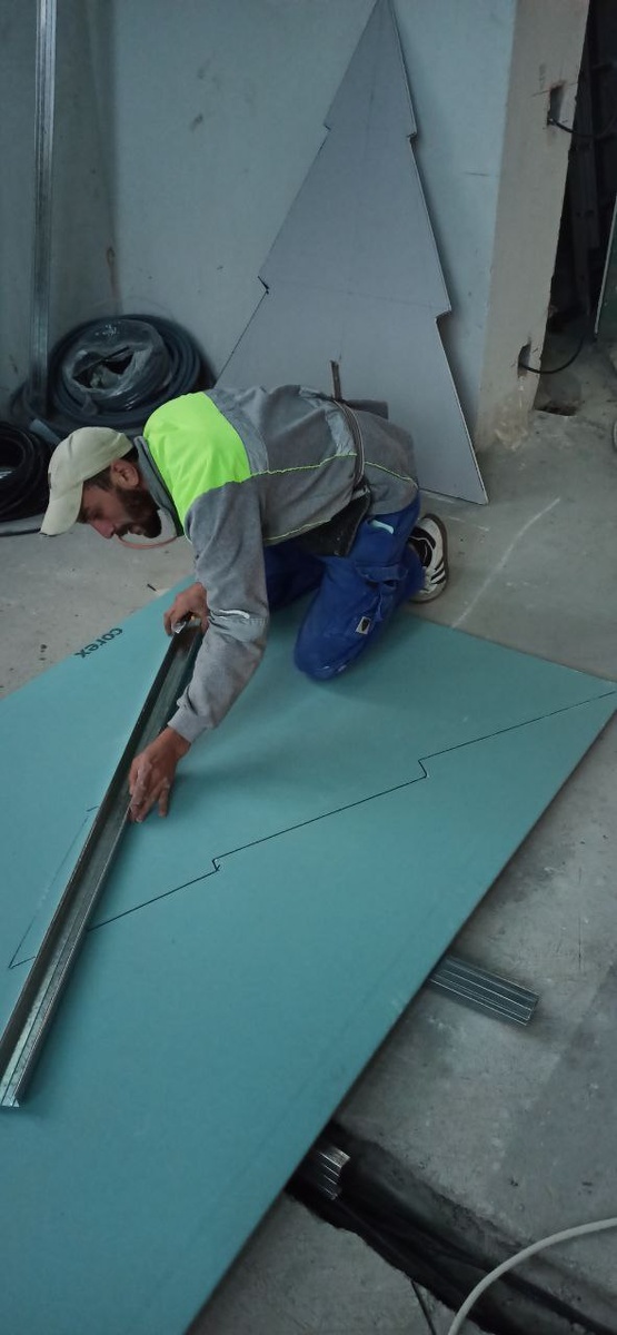 профили отрезали по месту