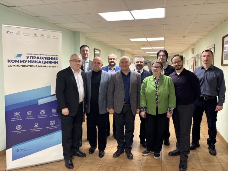    участники секции «Информационное противоборство», Игорь Дигин. Анастасия Давыдова