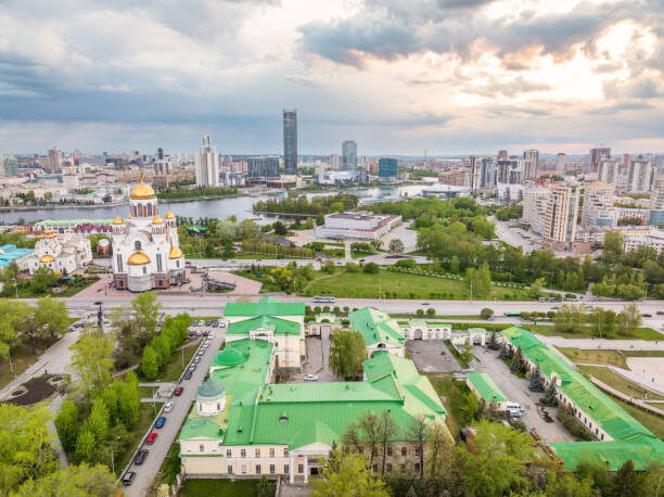 Возможно, один из ходов усадьбы Расторгуевых — Харитоновых вёл в дом Ипатьева, чьё место занял Храм-на-Крови! А хотя нет — уже доказано, это не так.