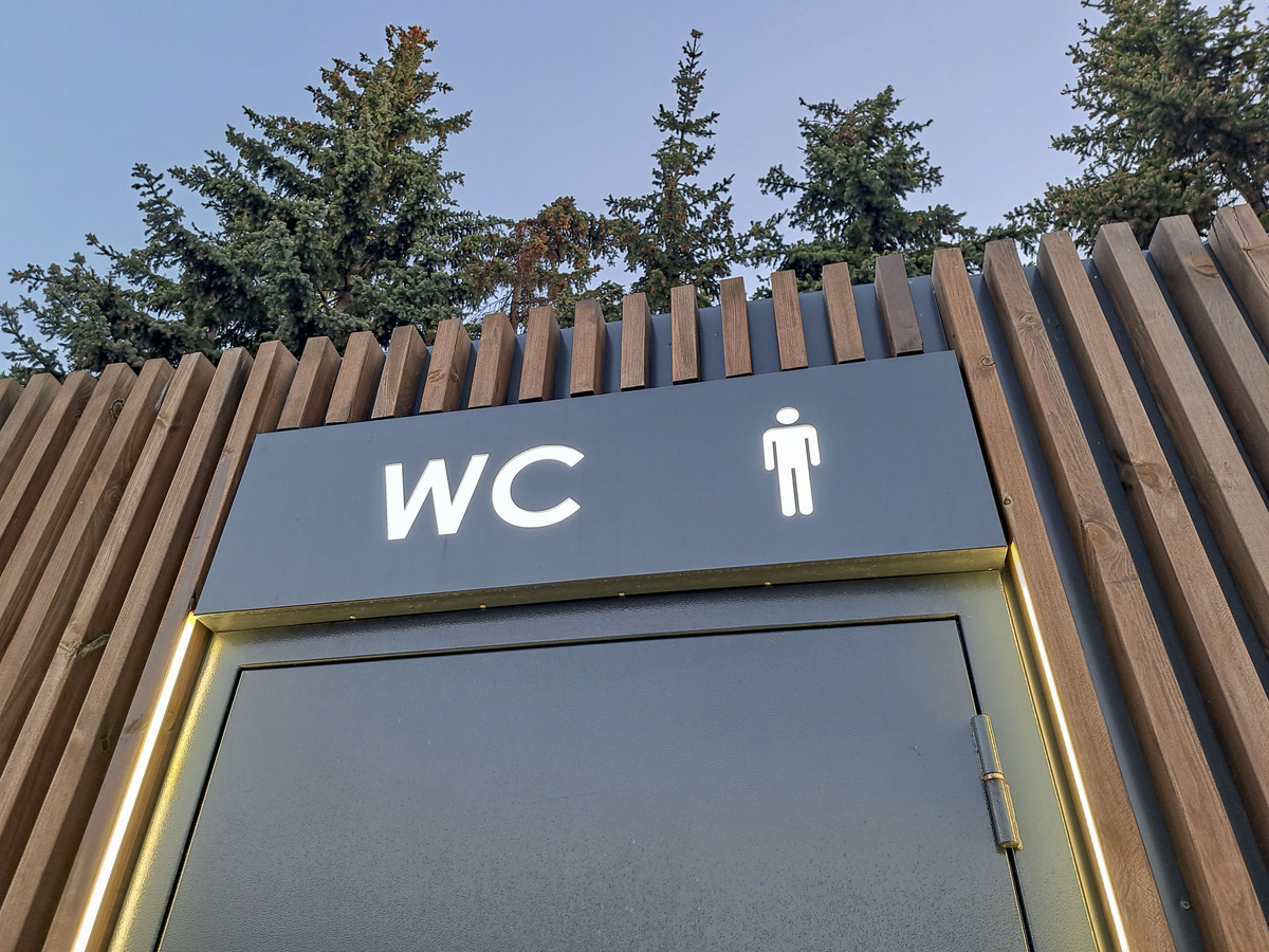 Путешественника порадовали бесплатные туалеты.  Фото: ФедералПресс / Вера Романескул