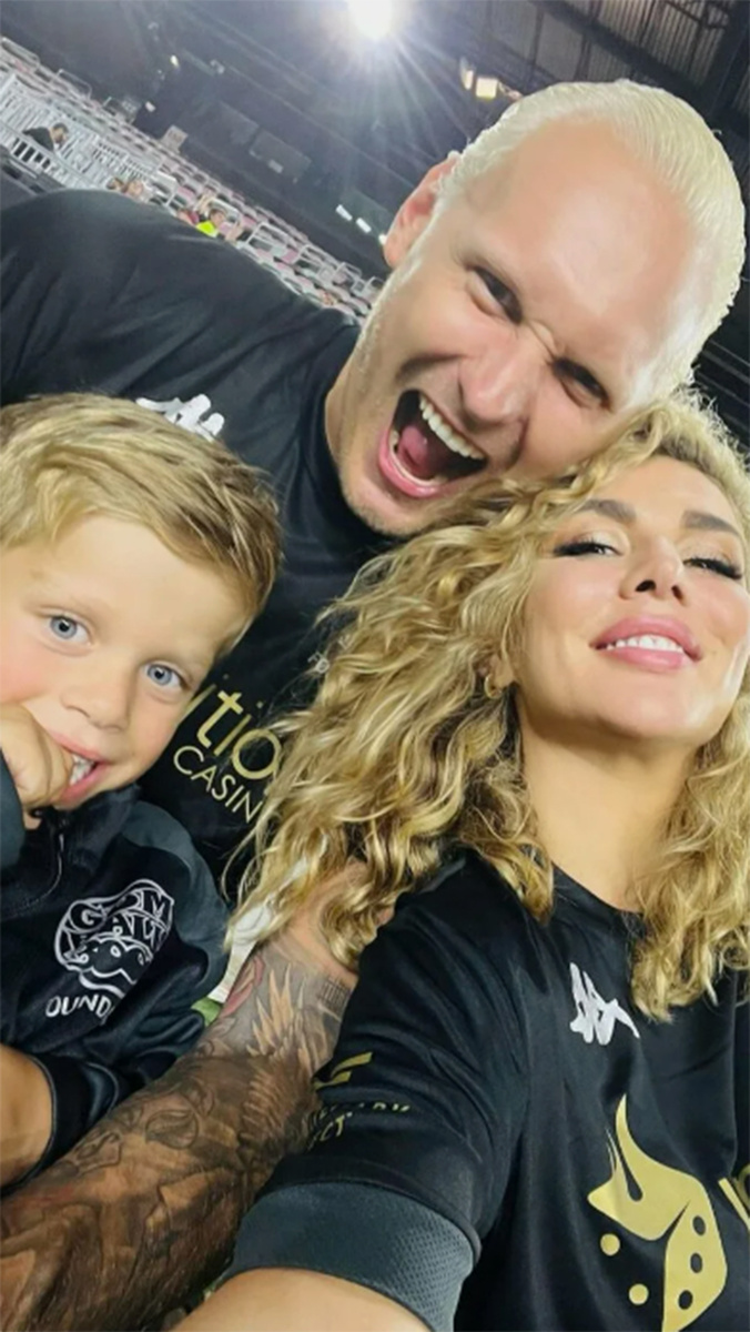 Анна Седокова с сыном Гектором и бывшим мужем Янисом Тиммой. Фото: соцсети Анны Седоковой