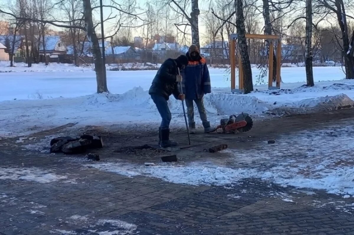    В морозы продолжается благоустройство ярославского парка Судостроителей