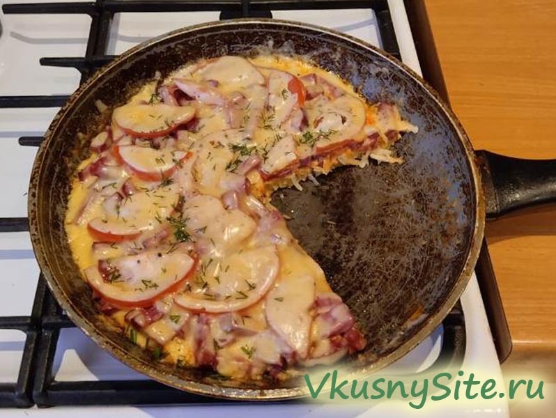 Пицца на капустной основе на сковороде