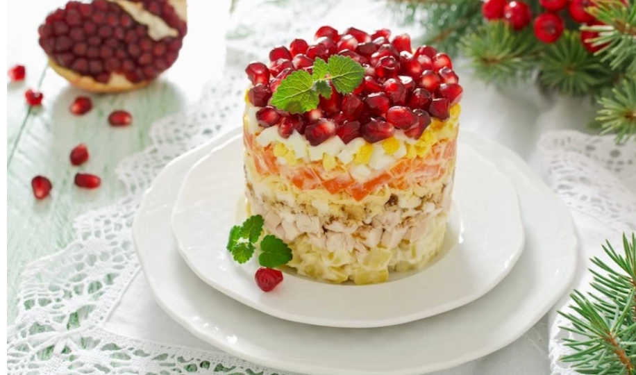 3 новогодних салата: старые рецепты на новый лад