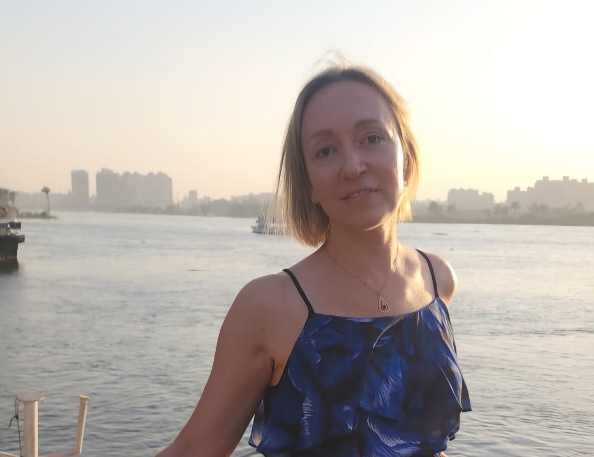 Нет, так в Египте по улицам я не хожу, а одеваюсь лишь по особым случаям. Празднуем ДР младших.