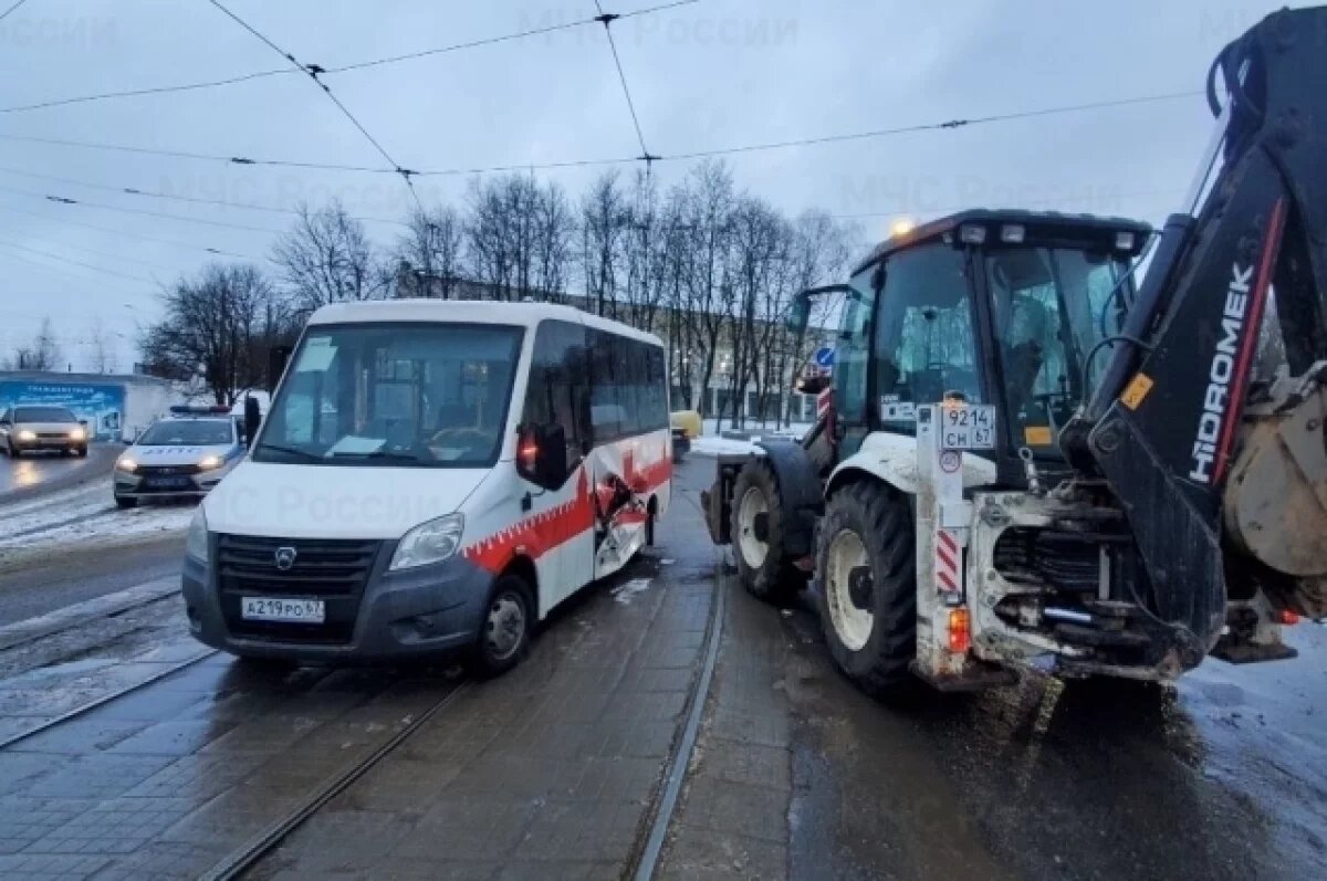    Полиция уточняет количество жертв ДТП с маршруткой и трактором в Смоленске