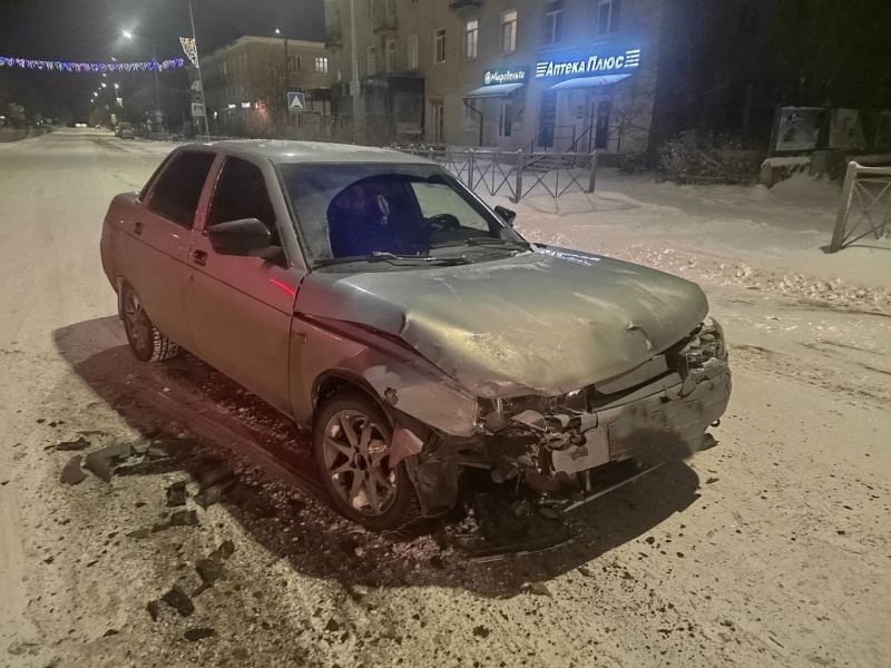    Легковушка влетела в минивэн в КондопогеГАИ Карелии