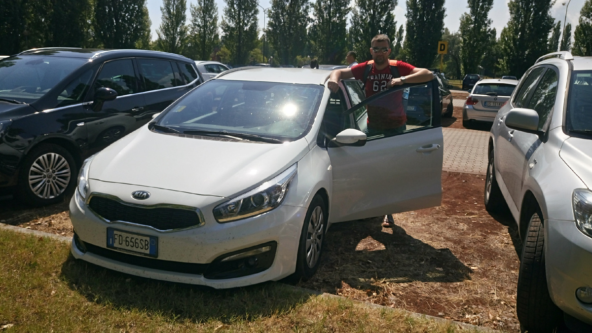 Арендованный KIA Cee'd и ваш покорный слуга;))))