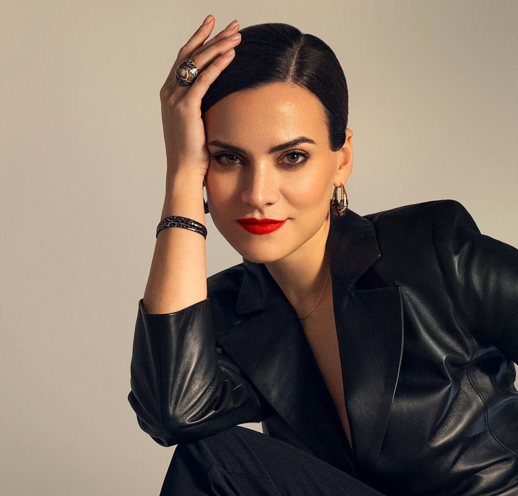 … чтобы создать неповторимый образ с отсылкой к символу Нового года