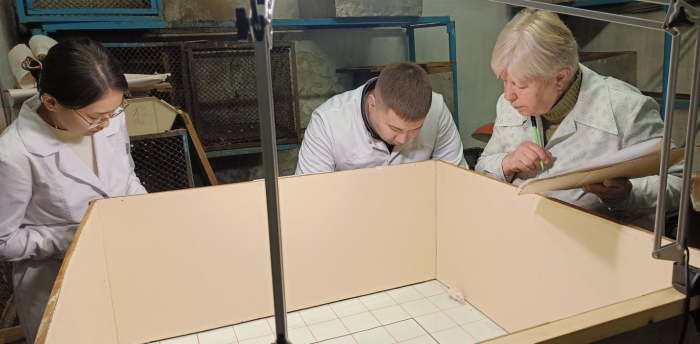 В лаборатории со студентами