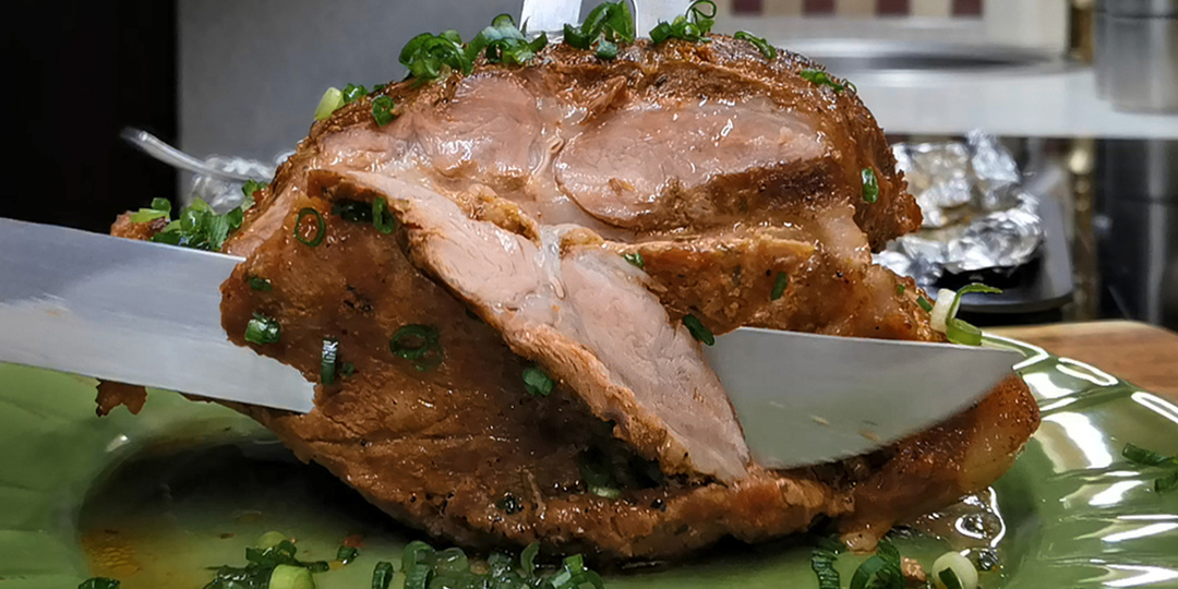 Мясо на праздничный стол готовлю только сам, никому не доверяю. Гости млеют от восторга. На Новый год такое блюдо будет обязательно!