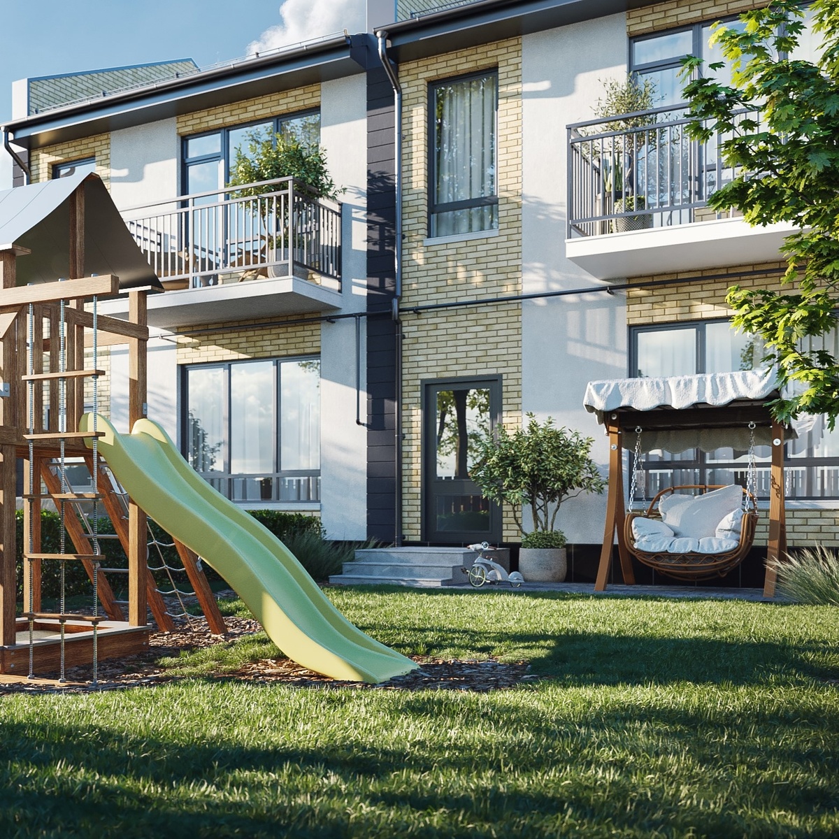 Собственная детская площадка с горкой выручит в тех случаях, когда не захочется идти на общую